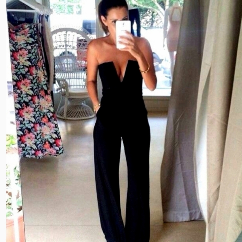 NEW w/tags 🔥SEXY BLACK STRAPLESS V NECK JUMPSUIT!